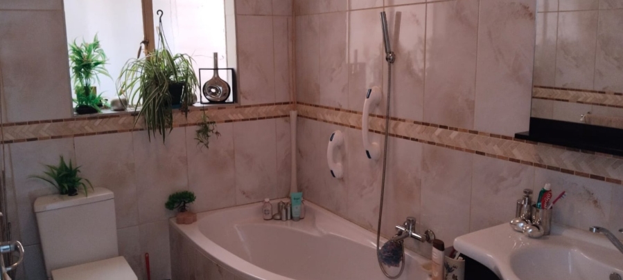 3 Bedroom Property for Sale in Three Rivers Proper Gauteng