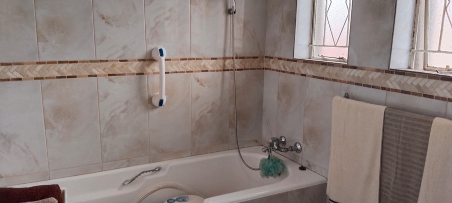 3 Bedroom Property for Sale in Three Rivers Proper Gauteng