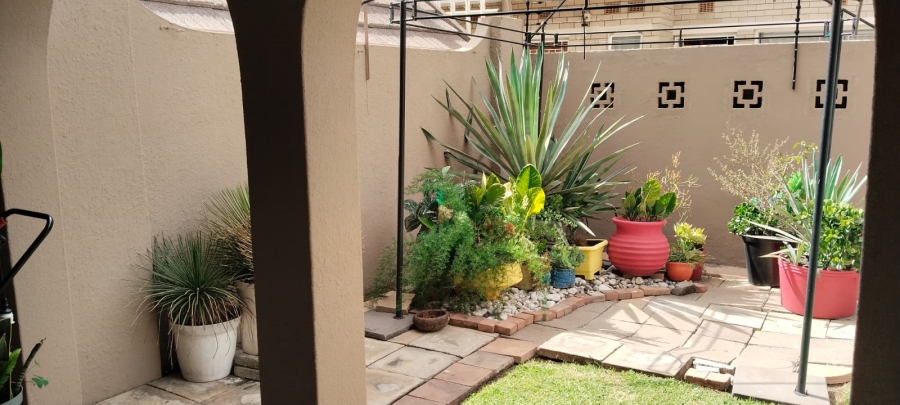 3 Bedroom Property for Sale in Three Rivers Proper Gauteng