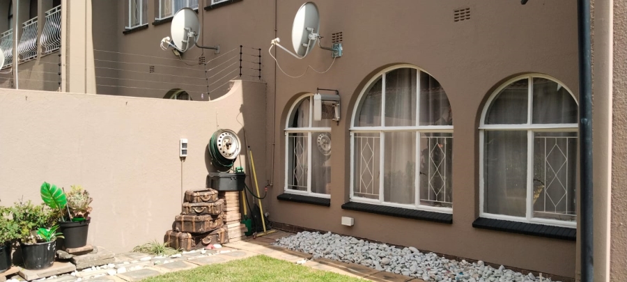 3 Bedroom Property for Sale in Three Rivers Proper Gauteng