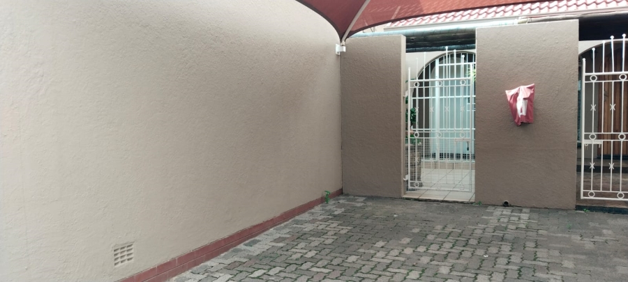 3 Bedroom Property for Sale in Three Rivers Proper Gauteng
