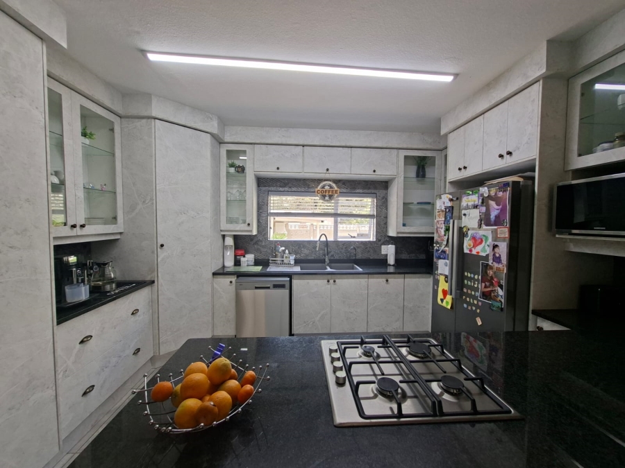 4 Bedroom Property for Sale in Three Rivers Proper Gauteng