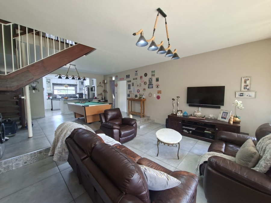 4 Bedroom Property for Sale in Three Rivers Proper Gauteng