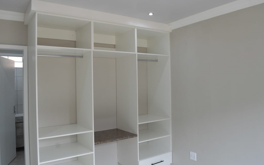 4 Bedroom Property for Sale in Three Rivers Proper Gauteng