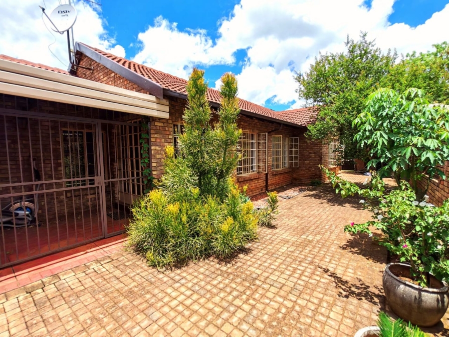 3 Bedroom Property for Sale in Sinoville Gauteng