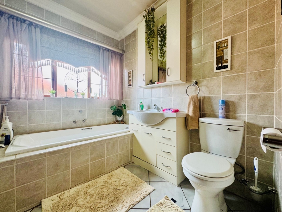 4 Bedroom Property for Sale in Rose Acres Estate Gauteng