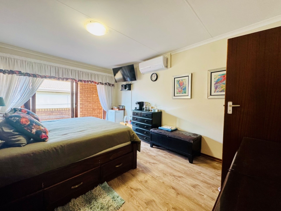 4 Bedroom Property for Sale in Rose Acres Estate Gauteng