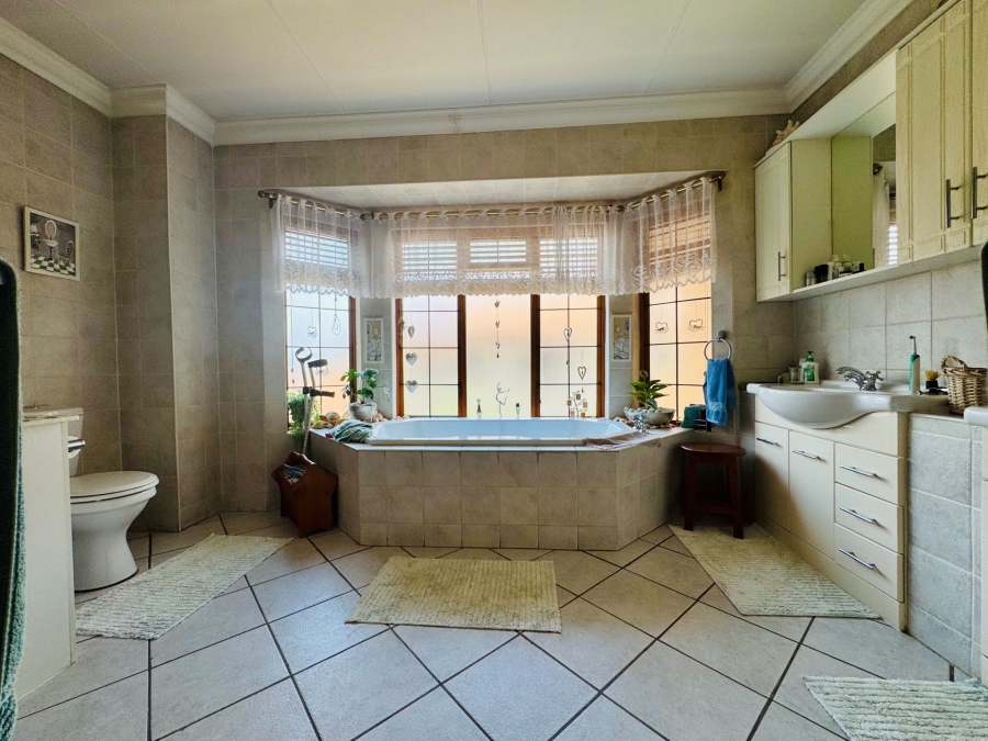 4 Bedroom Property for Sale in Rose Acres Estate Gauteng