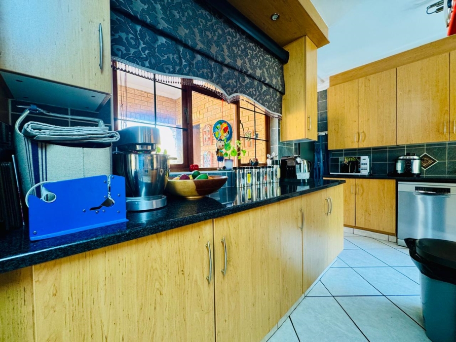 4 Bedroom Property for Sale in Rose Acres Estate Gauteng