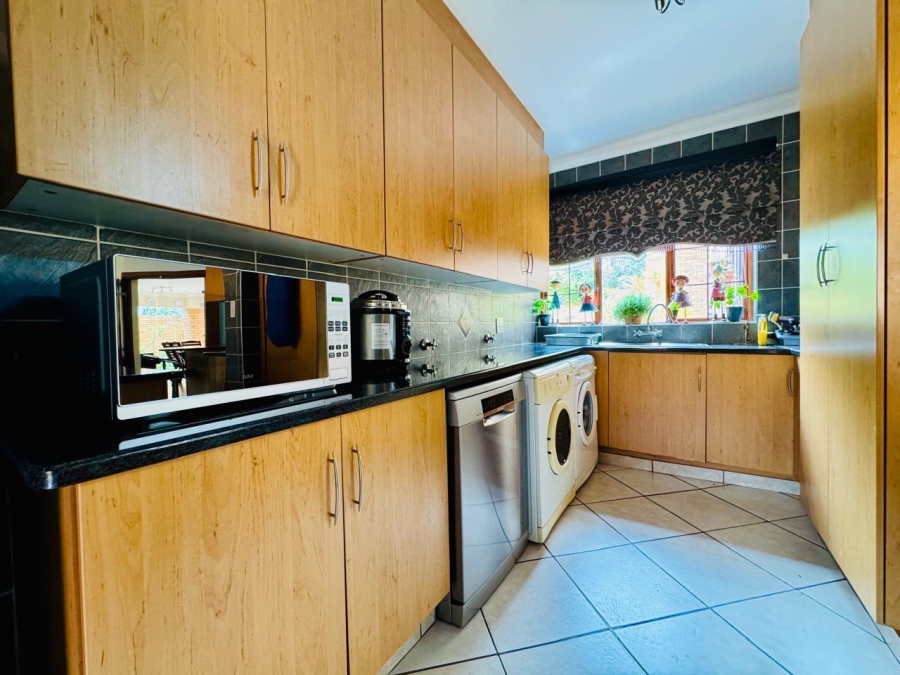 4 Bedroom Property for Sale in Rose Acres Estate Gauteng