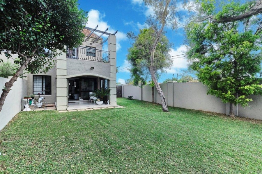 To Let 2 Bedroom Property for Rent in Douglasdale Gauteng