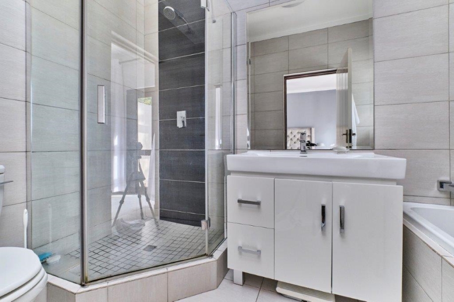 To Let 2 Bedroom Property for Rent in Douglasdale Gauteng