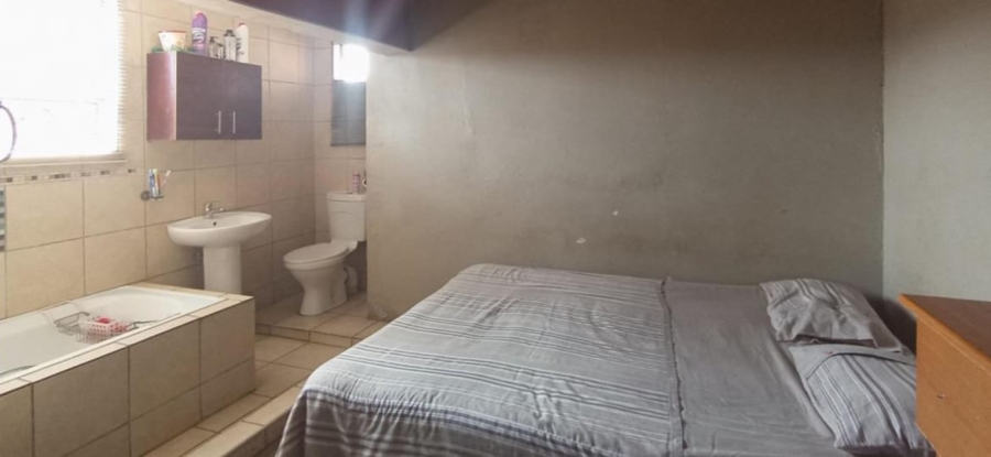 3 Bedroom Property for Sale in Clayville Gauteng