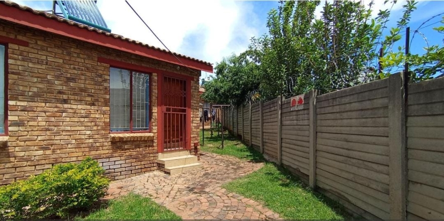 2 Bedroom Property for Sale in Olievenhoutbosch Gauteng