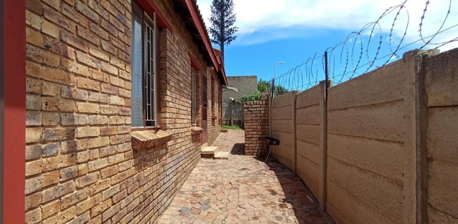 2 Bedroom Property for Sale in Olievenhoutbosch Gauteng