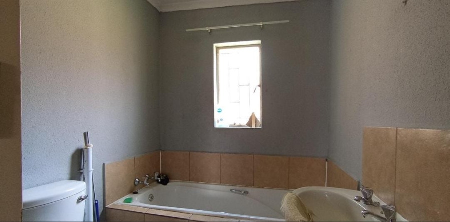 2 Bedroom Property for Sale in Olievenhoutbosch Gauteng