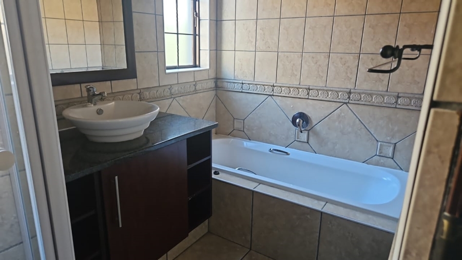 5 Bedroom Property for Sale in Midstream Estate Gauteng