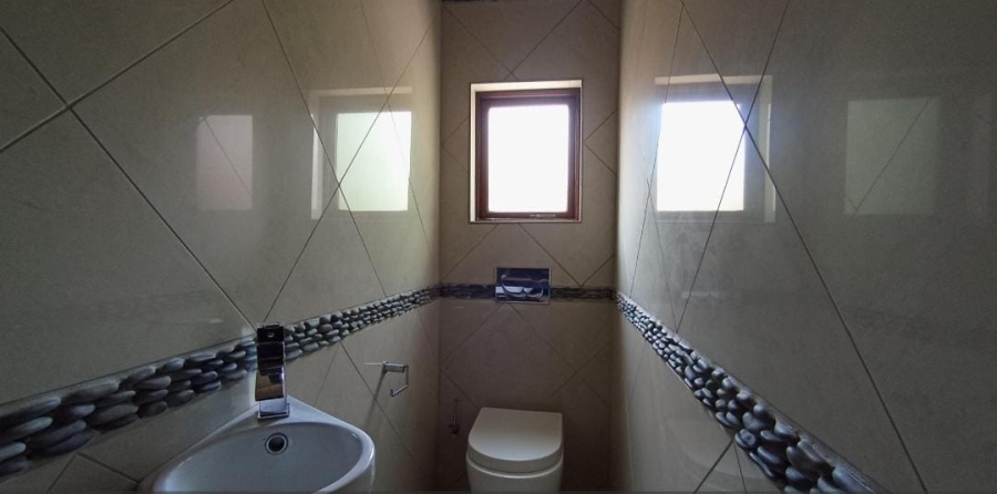 5 Bedroom Property for Sale in Midstream Estate Gauteng