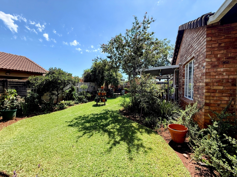 2 Bedroom Property for Sale in Doornpoort Gauteng