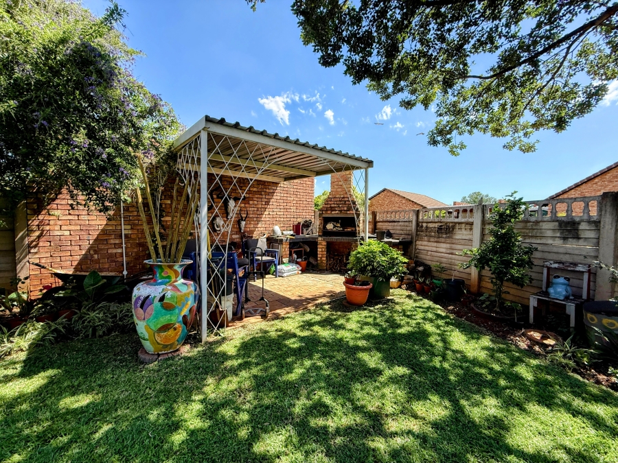 2 Bedroom Property for Sale in Doornpoort Gauteng