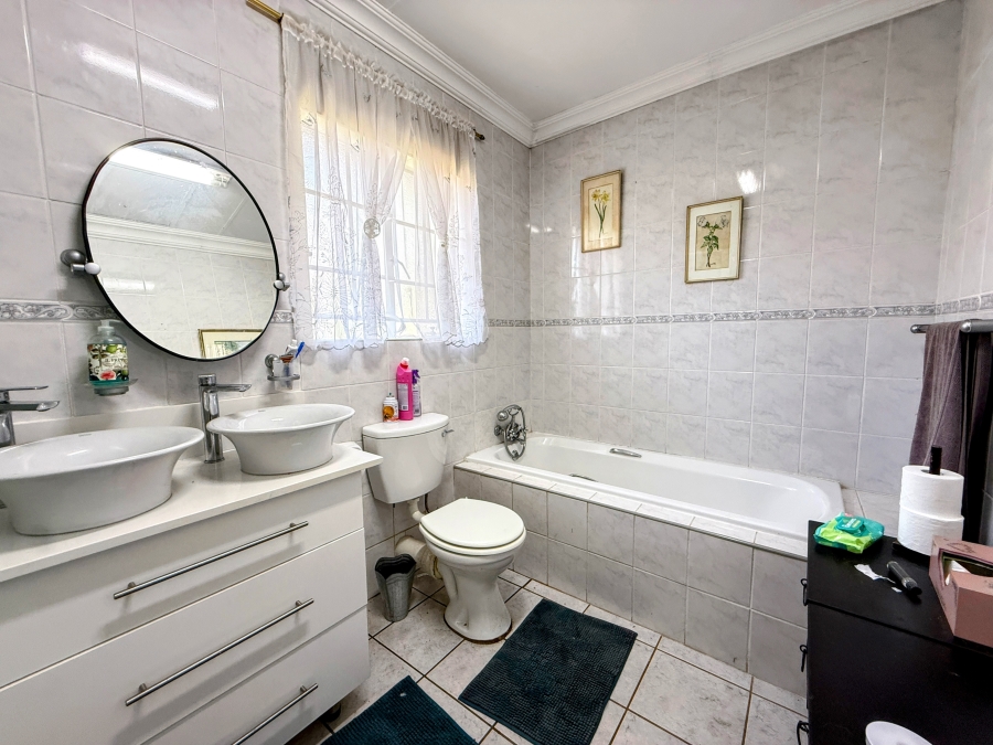 2 Bedroom Property for Sale in Doornpoort Gauteng