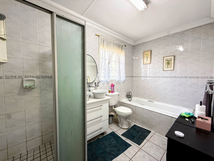 2 Bedroom Property for Sale in Doornpoort Gauteng