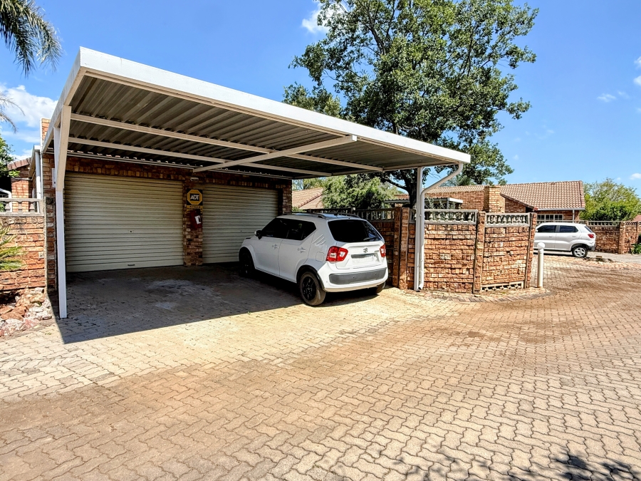 2 Bedroom Property for Sale in Doornpoort Gauteng