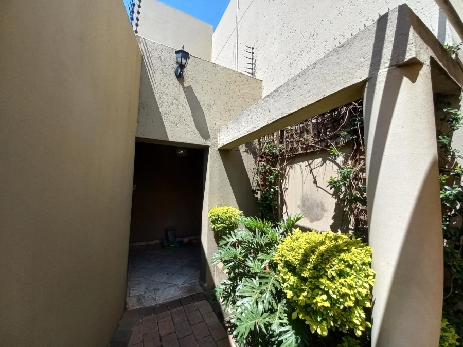 5 Bedroom Property for Sale in Bedford Gardens Gauteng