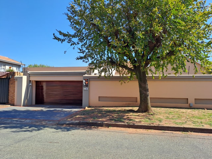 4 Bedroom Property for Sale in Sunnyridge Gauteng