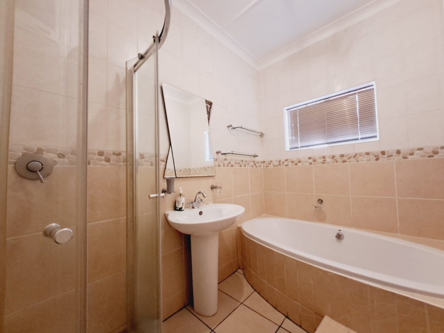 4 Bedroom Property for Sale in Sunnyridge Gauteng