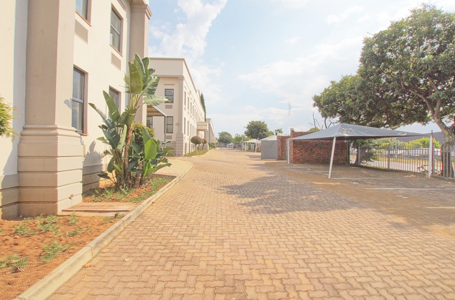To Let commercial Property for Rent in Randjespark Gauteng