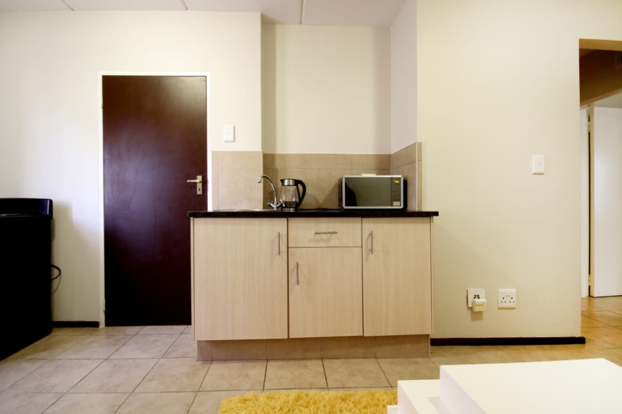 To Let 1 Bedroom Property for Rent in Noordwyk Gauteng