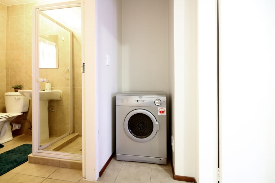 To Let 1 Bedroom Property for Rent in Noordwyk Gauteng