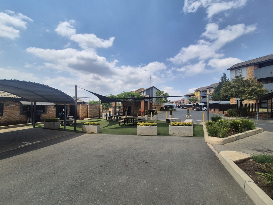 To Let 1 Bedroom Property for Rent in Noordwyk Gauteng