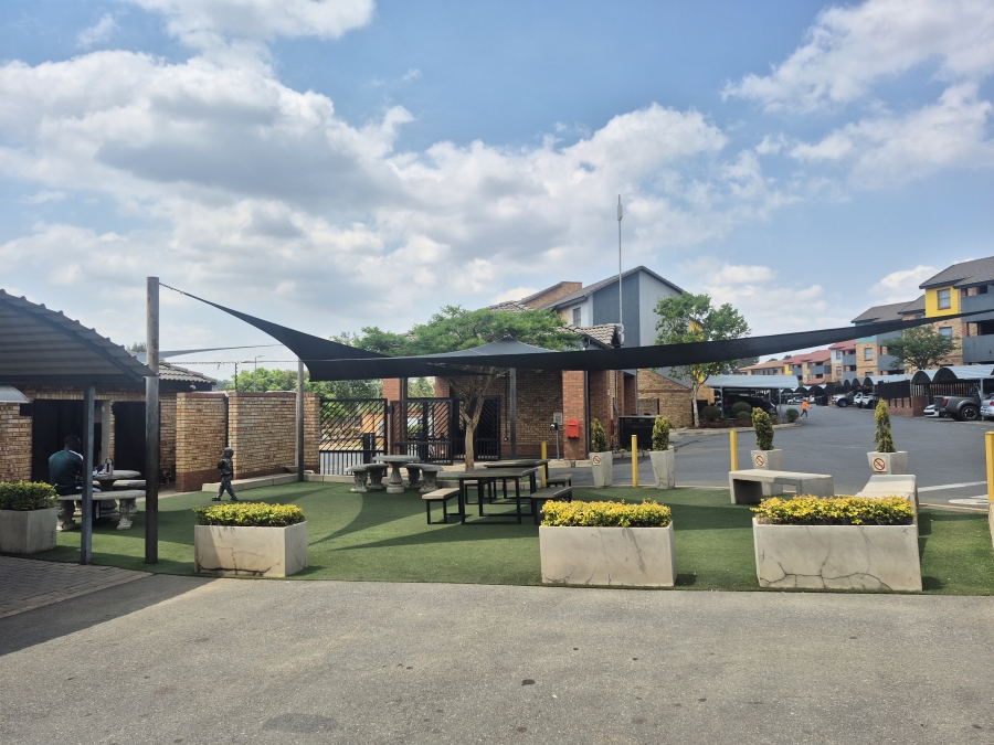 To Let 1 Bedroom Property for Rent in Noordwyk Gauteng