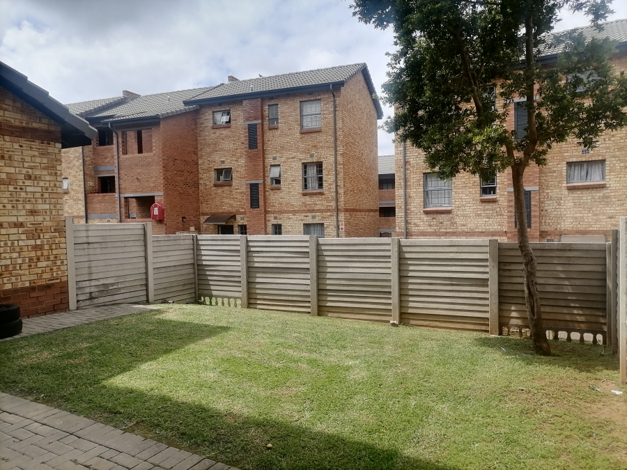 To Let 2 Bedroom Property for Rent in Noordwyk Gauteng