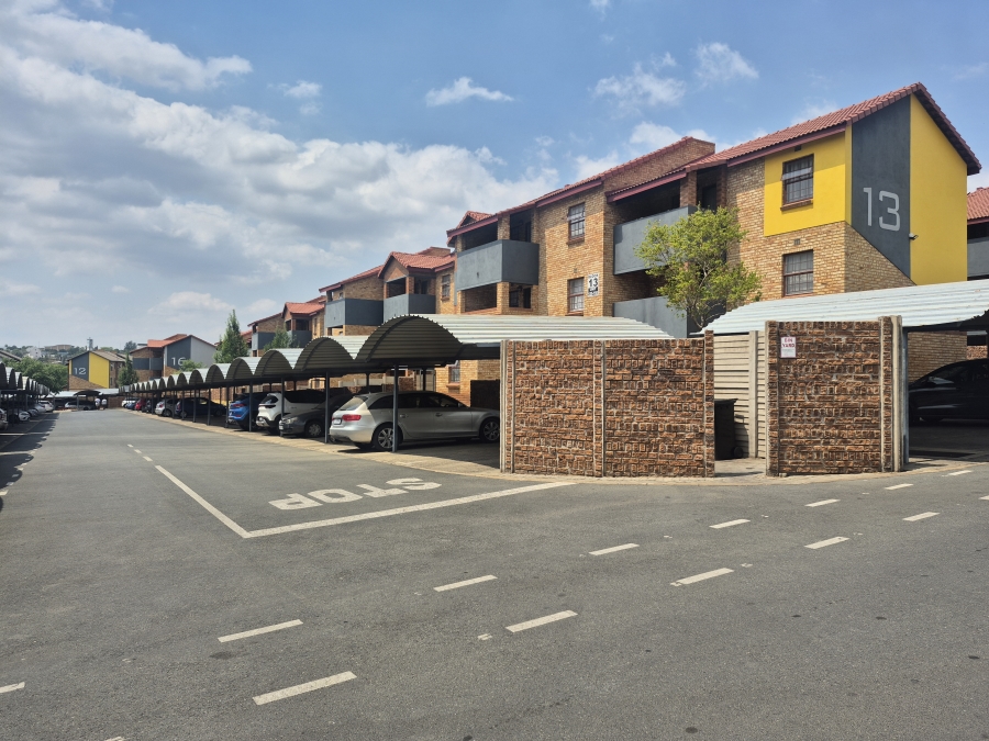 To Let 2 Bedroom Property for Rent in Noordwyk Gauteng