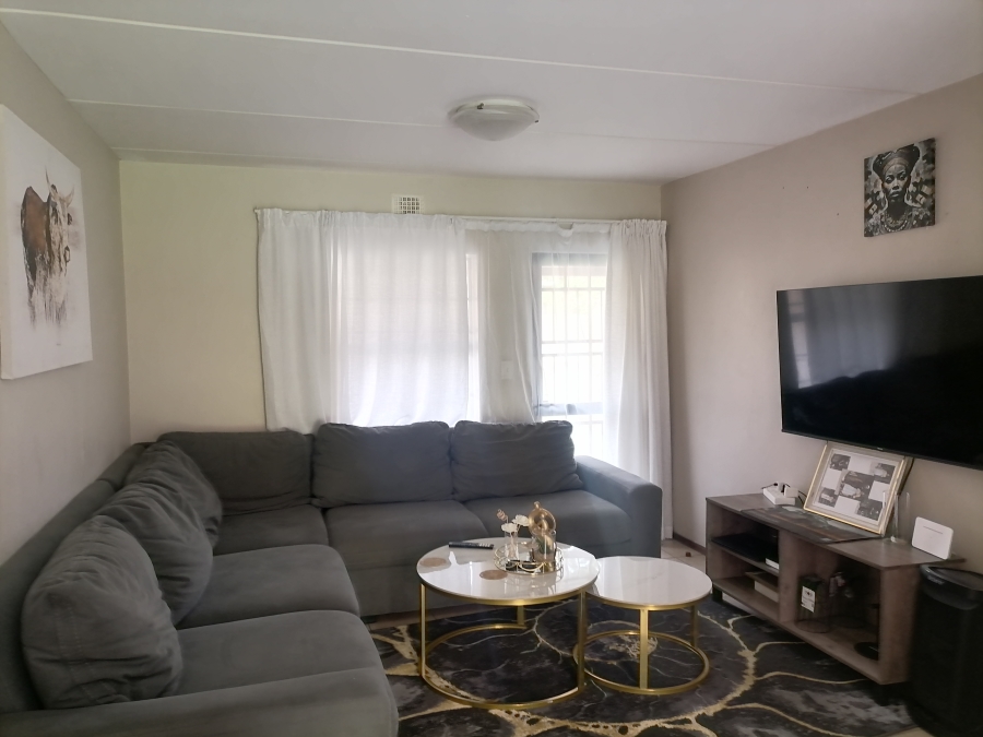 To Let 2 Bedroom Property for Rent in Noordwyk Gauteng