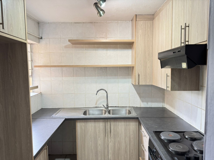 To Let 3 Bedroom Property for Rent in Vorna Valley Gauteng