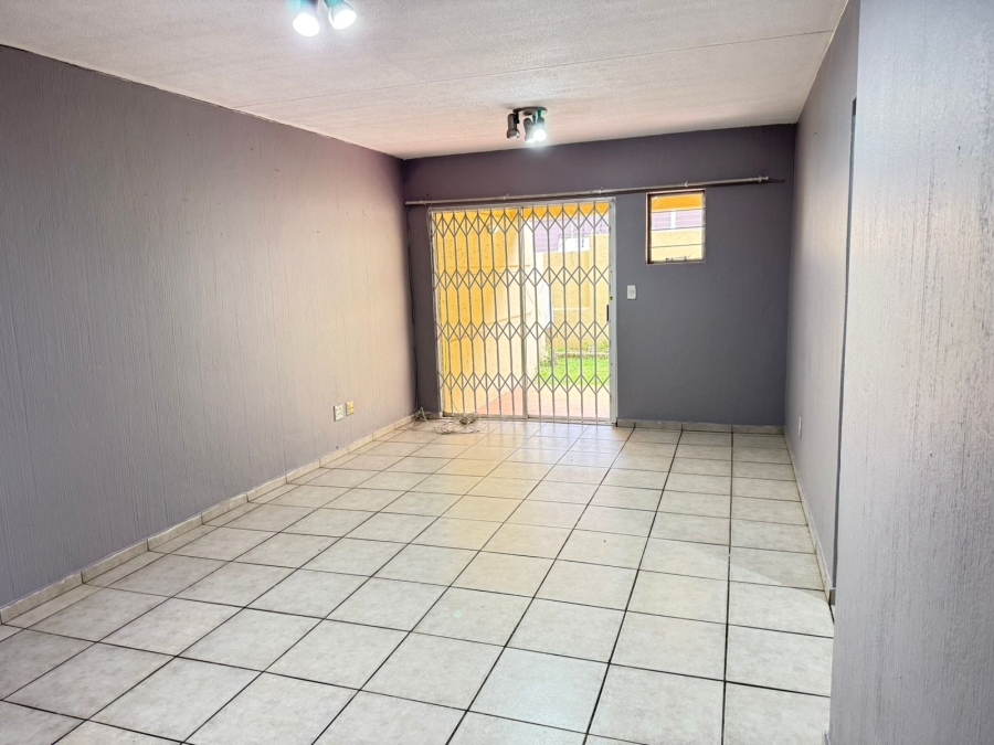To Let 3 Bedroom Property for Rent in Vorna Valley Gauteng