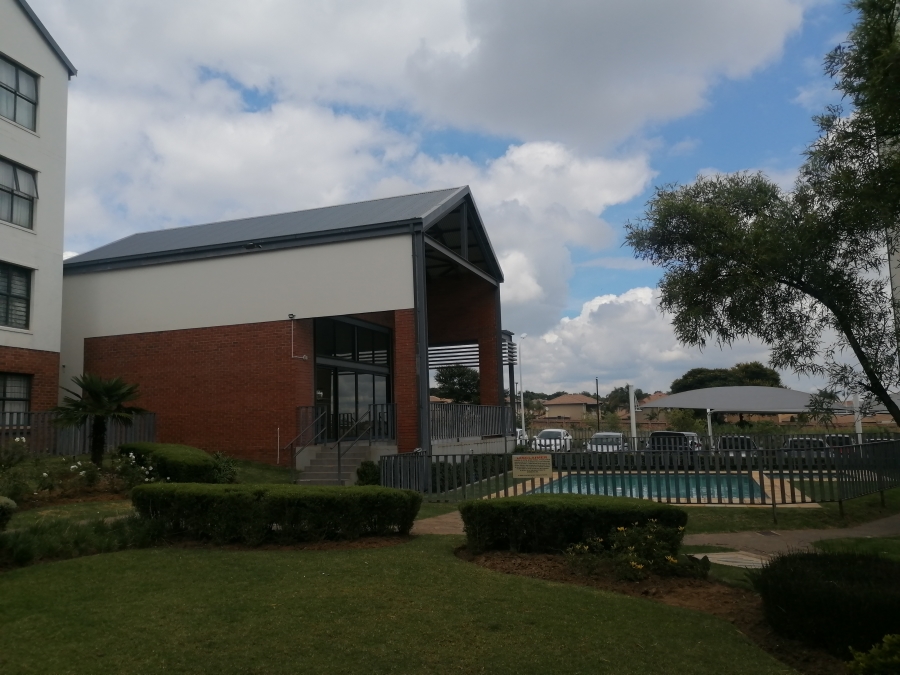 1 Bedroom Property for Sale in Erand Gardens Gauteng