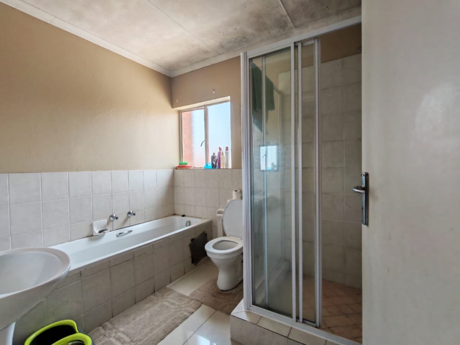 2 Bedroom Property for Sale in Birchleigh Gauteng