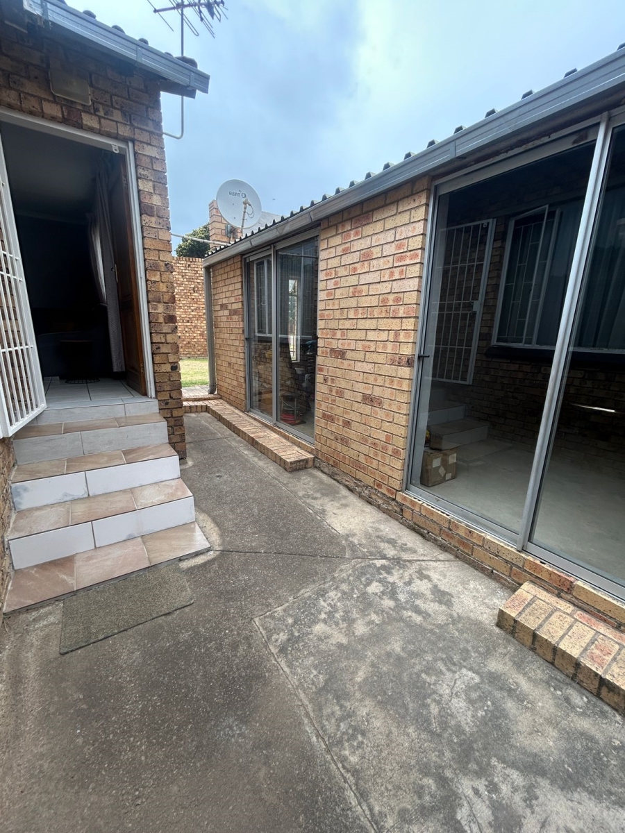2 Bedroom Property for Sale in Terenure Gauteng