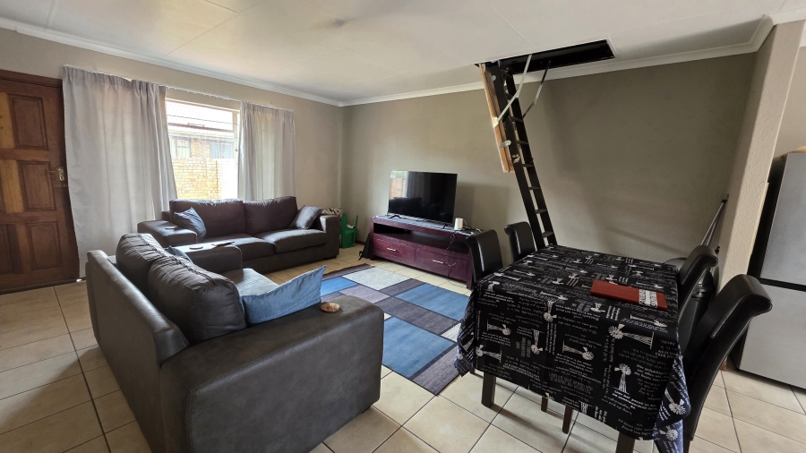 2 Bedroom Property for Sale in Sonneveld Gauteng