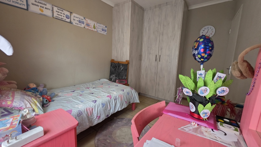 2 Bedroom Property for Sale in Sonneveld Gauteng