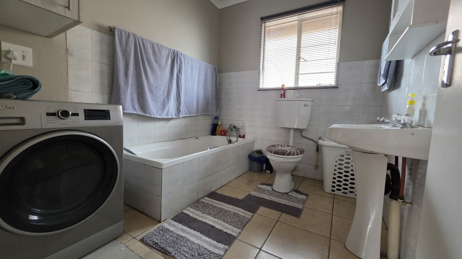 2 Bedroom Property for Sale in Sonneveld Gauteng