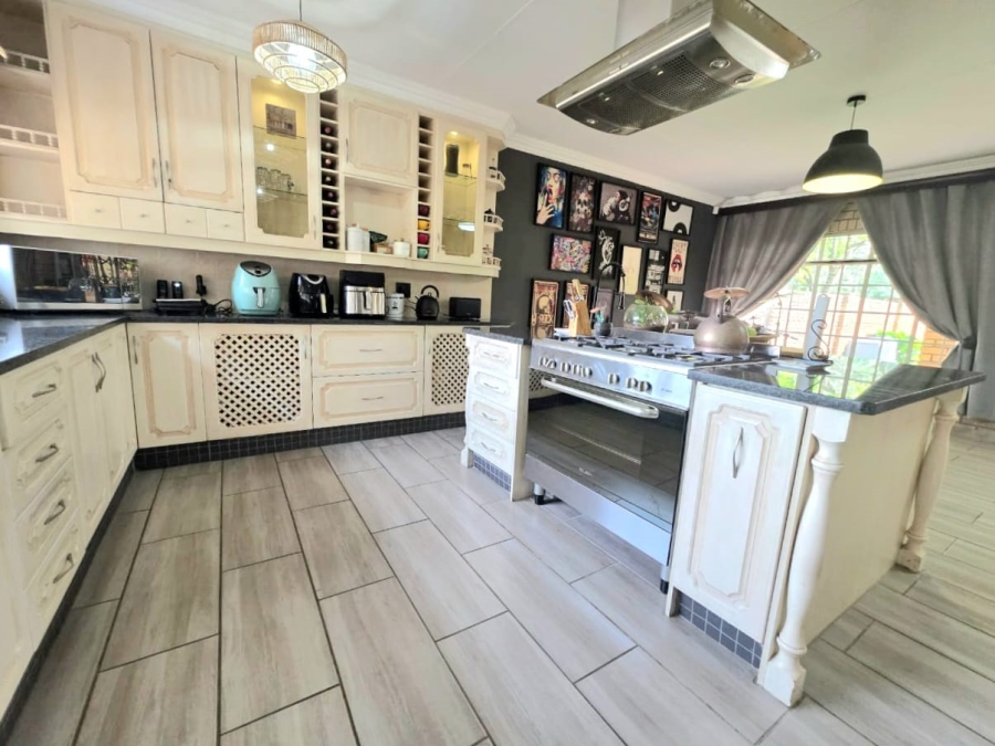 3 Bedroom Property for Sale in Three Rivers Proper Gauteng