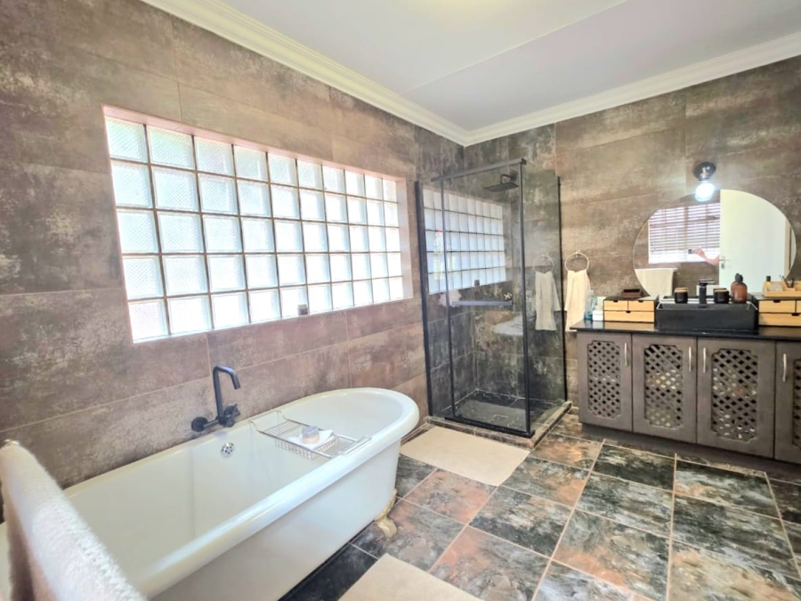 3 Bedroom Property for Sale in Three Rivers Proper Gauteng