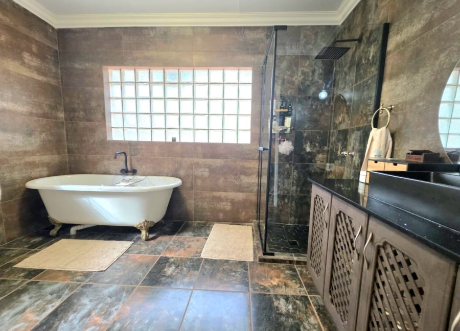 3 Bedroom Property for Sale in Three Rivers Proper Gauteng