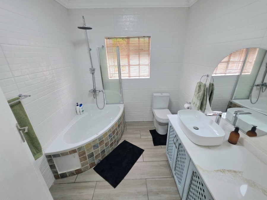 3 Bedroom Property for Sale in Three Rivers Proper Gauteng